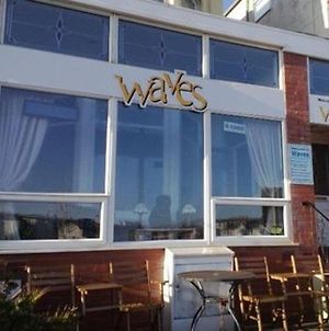 Waves Bed & Breakfast Blackpool Exterior photo