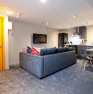 Stylish Modern Apartment In Bury - Sleeps Up To 4 Exterior photo