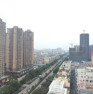 Shenzhen Baoan Royal International Hotel Exterior photo