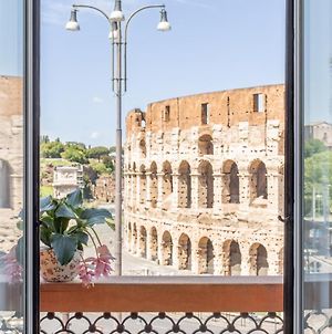 Iflat Unforgettable In Front Of Colosseum Rome Exterior photo