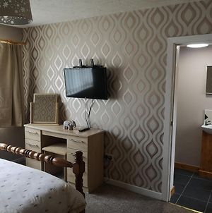 En-Suite Bedroom In A Quiet Bungalow Porthmadog Exterior photo