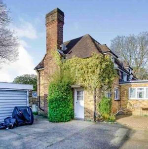 Lovely Cottage In The Heart Of Shirley- Croydon Exterior photo