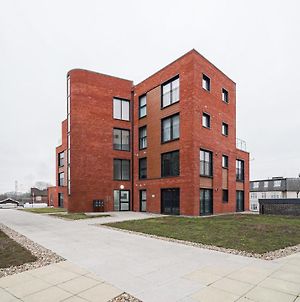 Modern Apartment Minutes Away From Heathrow Slough Exterior photo