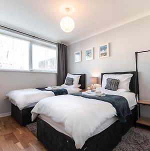 Best Price! - 1 Min To The Shops, Bars, Pubs & Restaurants! Perfect Location - Free Parking - Free Wifi - Smart Tv - Comfy Beds - 4 Single Beds Or 2 Doubles Portsmouth Exterior photo