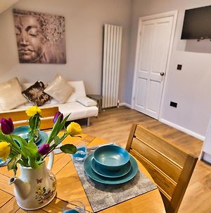 Modern & Cosy Apartment In The Heart Of The Historic Old Town Of Aberdeen, Free Wifi Exterior photo
