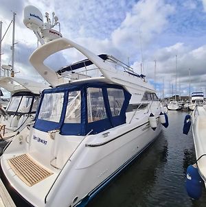 Mad Moment-Two Bedroom Luxury Motor Boat In Lymington Exterior photo