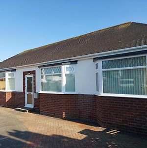 The Hermitage Private Detached Bungalow Rhyl Exterior photo