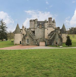 East Wing - Castle Fraser Inverurie Exterior photo