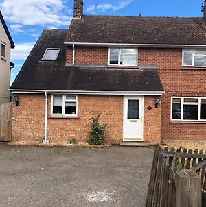 4 Bedroom House Walking Distance To Silverstone C Exterior photo