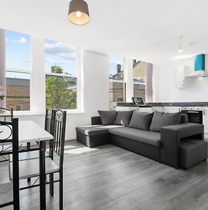 Amhc City Apartments- Bradford City Centre One And Two Bedroom Apartments Contractors Welcome Parking Available Room photo