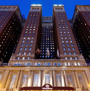 Hilton Chicago Hotel Exterior photo