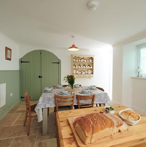 Min Yr Afon- Central Cosy Cottage, Walk To Restaurants And Castle Laugharne Exterior photo
