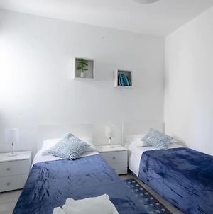 F6-2 Room 2 Single Beds Shared Bathroom In Shared Flat Msida Exterior photo