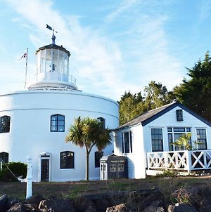 The West Usk Lighthouse Lightkeepers Lodge Newport  Exterior photo
