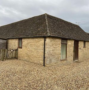 Tupenny Cottage, Old Mill Farm, Cotswold Water Park Cirencester Exterior photo