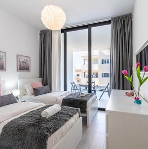 Aziza 1- Bedroom Apartment In Larnaca Exterior photo
