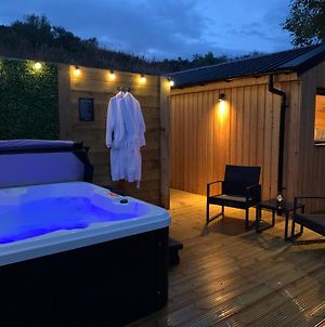 River Huts, Highland River Retreat With Hot Tub Inverness Exterior photo