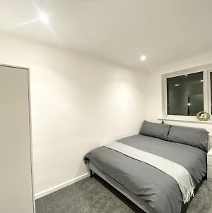 Thepropertyfocus - Stylish Cosy Stay Manchester Room photo