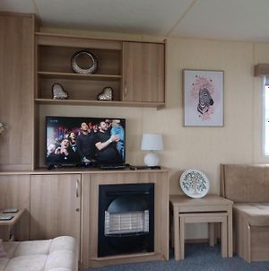 A22 Is A 3 Bedroom, 8 Berth Caravan Close To The Beach On Whitehouse Leisure Park, Towyn, Abergele, Near Rhyl With Decking This Is A Pet Free Caravan Conwy Exterior photo