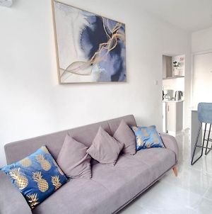 Coastal Chic: Luxury Apt In The Heart Of The City! With Smart Tv! Larnaca Exterior photo