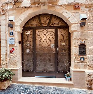 10 La Ruelle Apartment Valletta Exterior photo