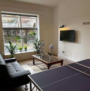 No.2 Beechcroft / Park-Side / Ping Pong & Garden Apartment Liverpool Exterior photo