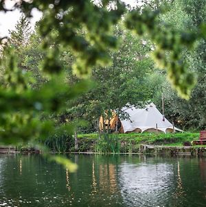 Marston Park - Luxury Lakeside Bell Tents Frome Exterior photo
