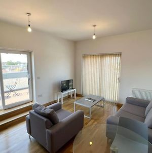 Modern 2 Bed Flat With Balcony Apartment Southend-on-Sea Exterior photo