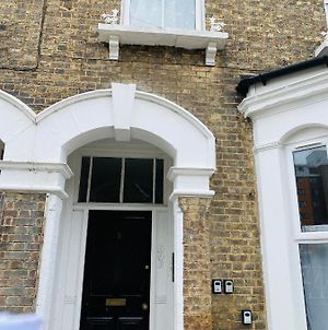 Contemporary 2Nd Floor Shared Flat Near Bedford Train Station Apartment Exterior photo