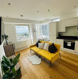 Entire Apartment - Long Stay, Contractors, Central Location Croydon Exterior photo