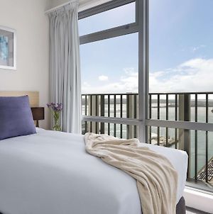 Auckland Harbour Suites Exterior photo