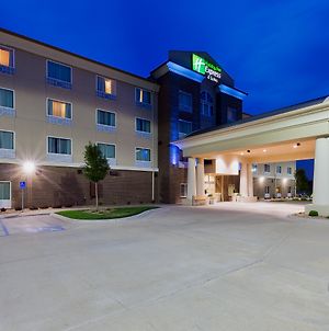 Holiday Inn Express Hotel & Suites Salina, An Ihg Hotel Exterior photo