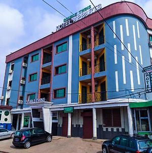Double Twins Hotel & Appartement Yaounde Exterior photo