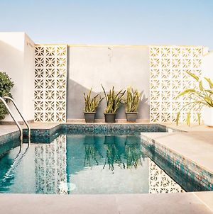 A Beautiful Farmhouse With A Rooftop Pool Qala Exterior photo
