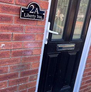 Liberty Inn 4 Bed 2 Bathroom Sharing House For 12 People Liverpool Exterior photo
