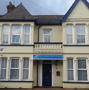 Southend Guest House - Close To Beach, Train Station & Southend Airport Exterior photo