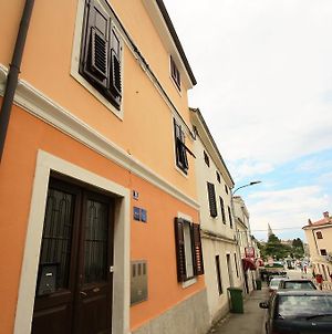 Old Town Rooms And Apartment Porec Exterior photo