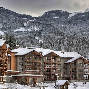 Lodging Ovations Hotel Whistler Exterior photo