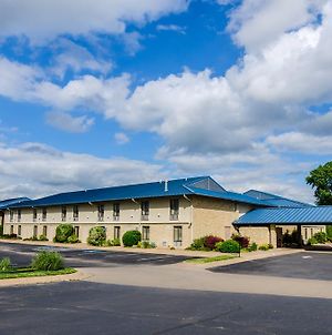 Quality Inn & Suites Winfield Exterior photo