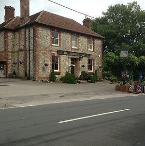 The Somerset Arms Warminster Exterior photo
