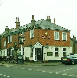 The Coach And Horses Hotel Chertsey Exterior photo