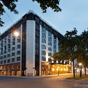 Hilton Vienna Plaza Hotel Exterior photo