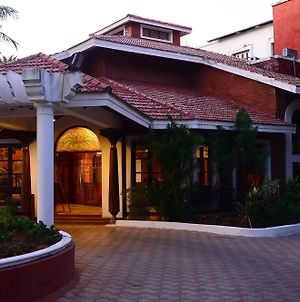 Green Coconut Resort Chennai Exterior photo