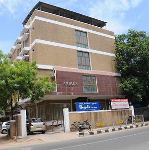 Lloyds Serviced Apartments, Near Music Academy Chennai Exterior photo