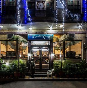 Hotel Sunstar Grand New Delhi Exterior photo