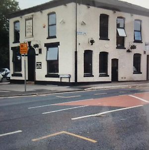 Kings Arms Hotel Farnworth Exterior photo