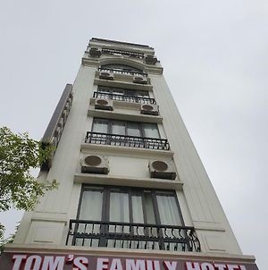 Tom'S Family Hotel Ha Long Exterior photo