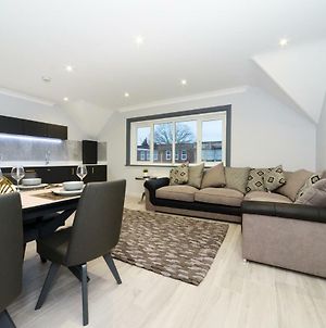 Amazing Apartment Near Bournemouth, Poole & Sandbanks - Wifi & Smart Tv - Newly Renovated! Great Location! Exterior photo