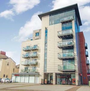 Quayside Apartment In Cardiff Bay Exterior photo