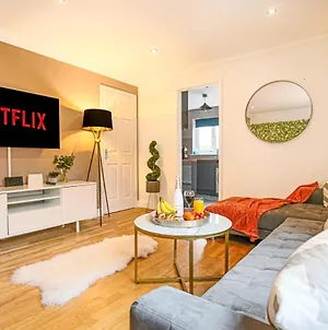Pannier House - Central Mk - Free Parking, Garden, Smart Tvs With Netflix By Yoko Property Milton Keynes Exterior photo